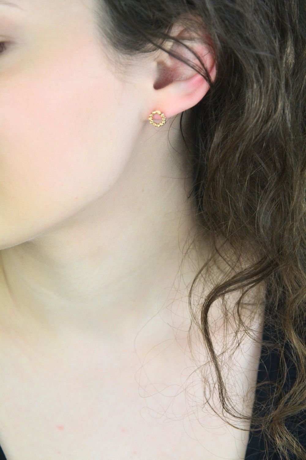 Złote kolczyki diamentowane kółeczka  Subtelny blask i elegancja.jpg